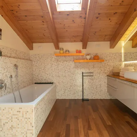 Апартаменты Mamma Ciccia - Casa Laura Elegant & Spacious Манделло-дель-Ларио