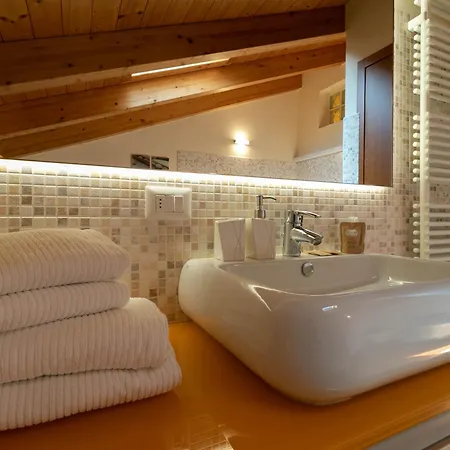 Mamma Ciccia - Casa Laura Elegant & Spacious * Манделло-дель-Ларио