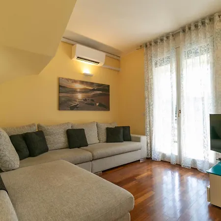 Mamma Ciccia - Casa Laura Elegant & Spacious Appartement Mandello del Lario